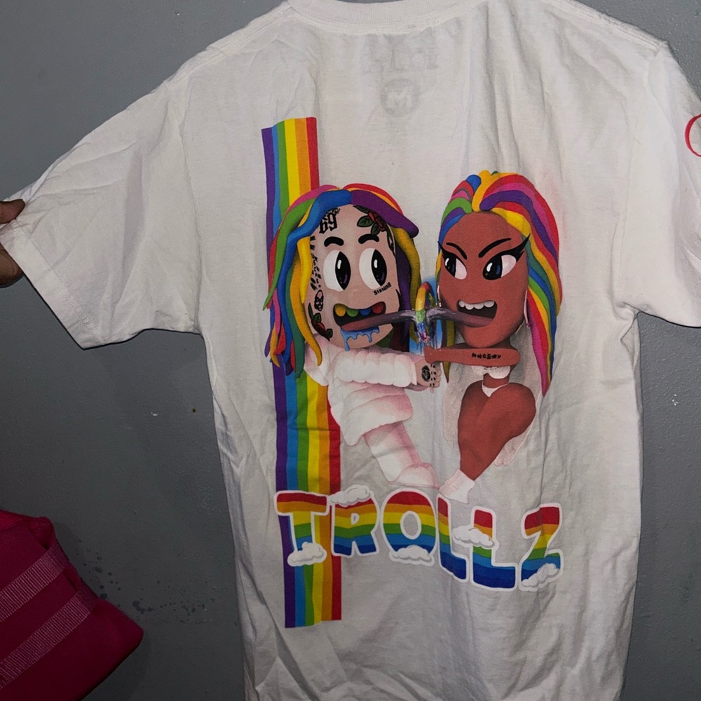 Trollz t shirt size medium